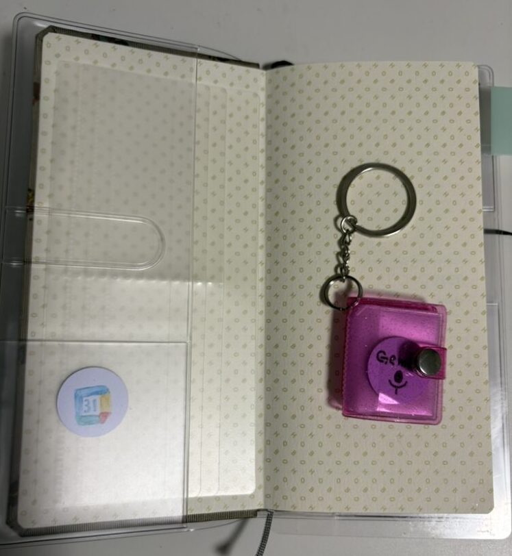 NFCタグ収納例サンプル、手帳ケースの裏側